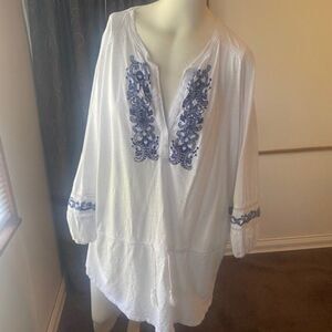 Lauren Ralph Lauren White/Blue Embroidered draw string waist top, size 2X